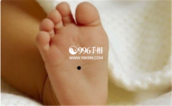 腿脚长痣
