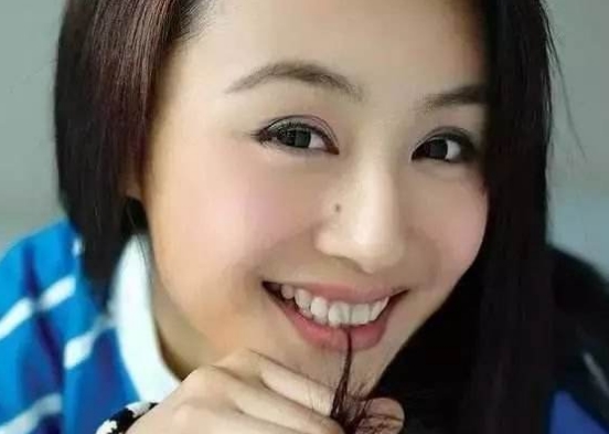 曹颖痣相