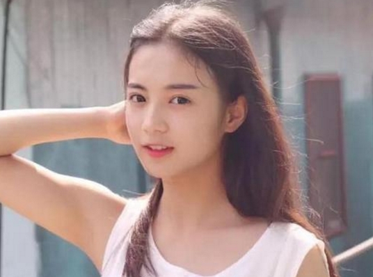 女生脸上痣相